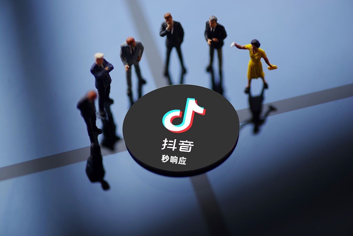 如何提高抖音自然搜索排名？主题配图